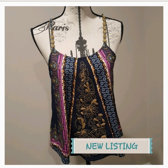 BKE Tops - 💋 BKE Gimmicks  blouse BUCKLE